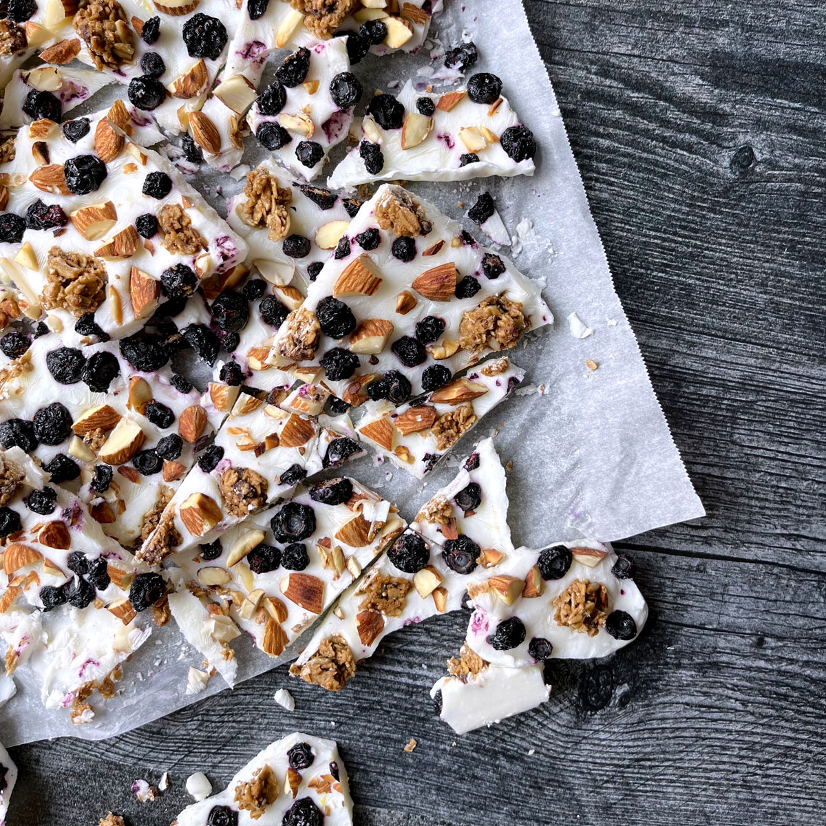Frozen Blueberry Lemon Yoghurt Bark Fikabröd